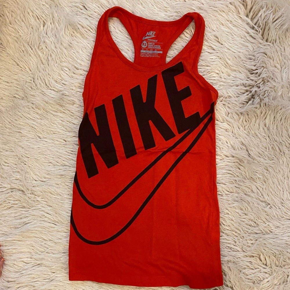 Nike razorback exercise athletic work out shirt with red graphic slim fit